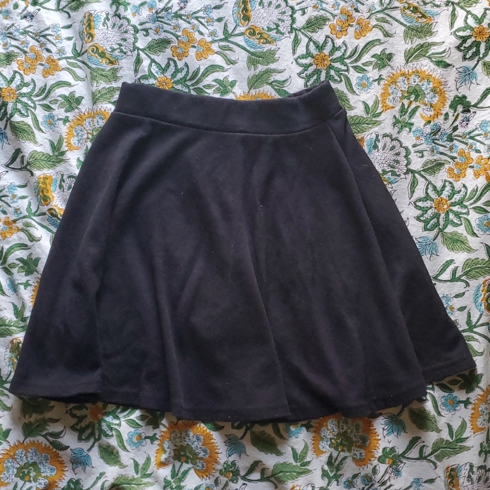 Y2K style skater skirt, really cute!